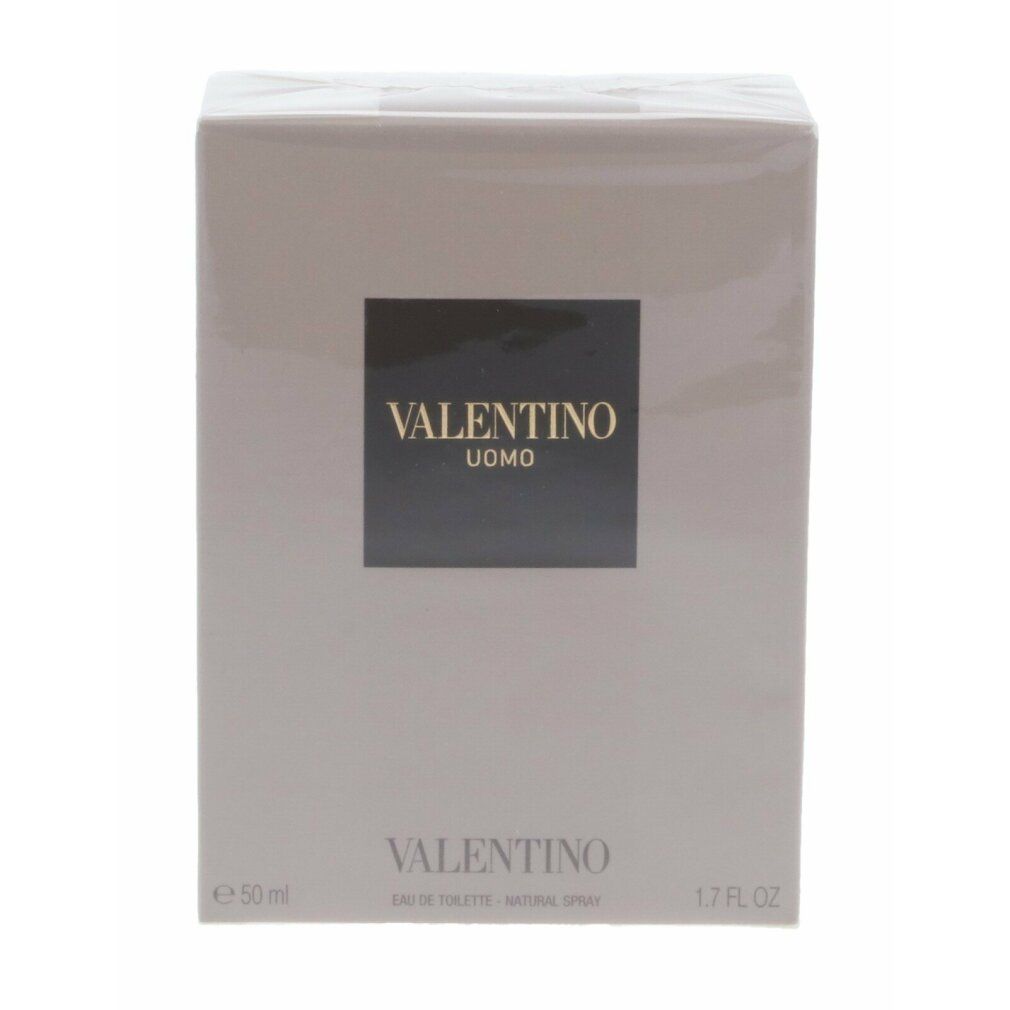 Valentino Uomo Edt Spray Verpackung. Rosa Verpackung mit schwarzem Logo und Produktinformationen. Weißer Hintergrund.