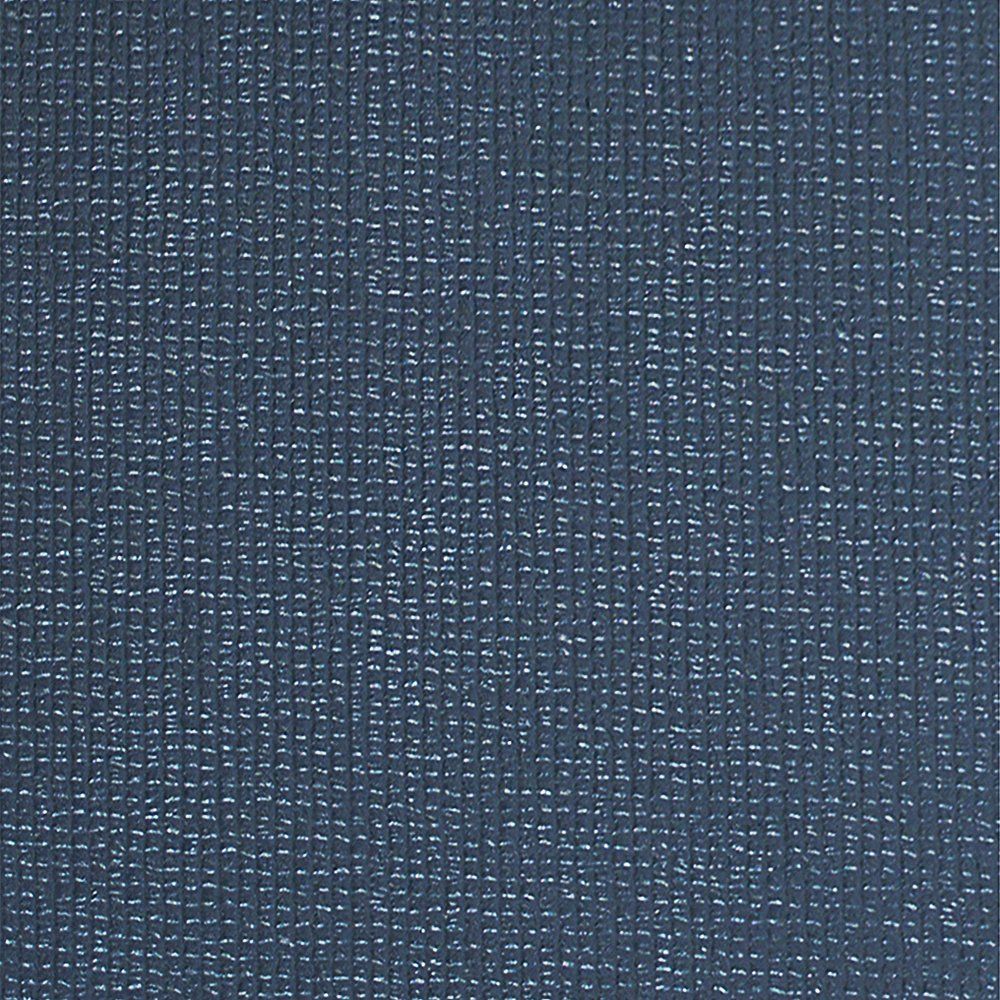 Dunkelblaue Yogamatte mit strukturierter Oberfläche. Nahaufnahme der Textur.