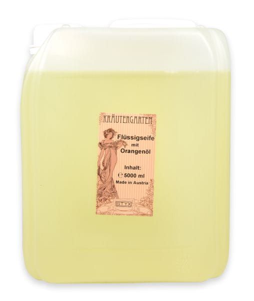 Behälter mit Flüssigseife. Etikett mit Produktinformationen: Flüssigseife mit Orangenöl, Inhalt 5000 ml, STYX.