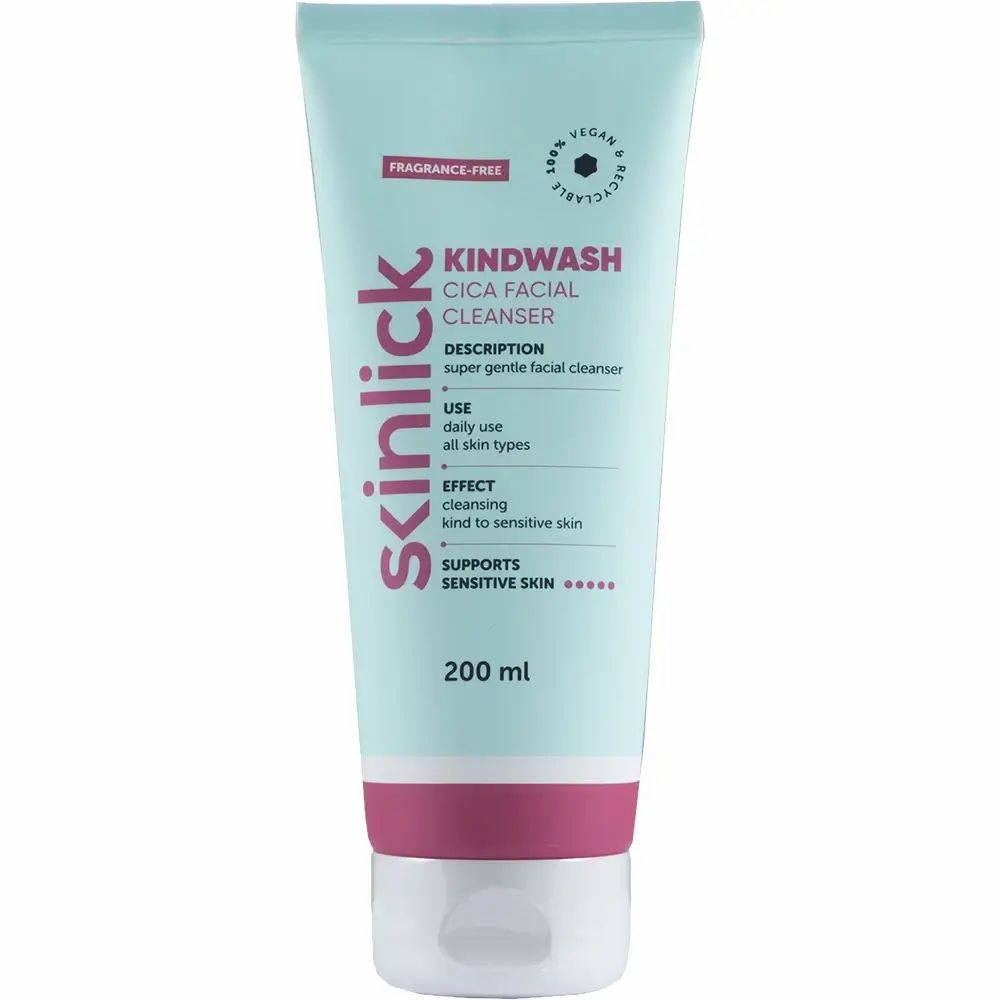 Hellblau-weiße Tube mit rosa Streifen. Aufschrift: Kindwash Cica Facial Cleanser. Vegan, recyclebar. 200 ml.