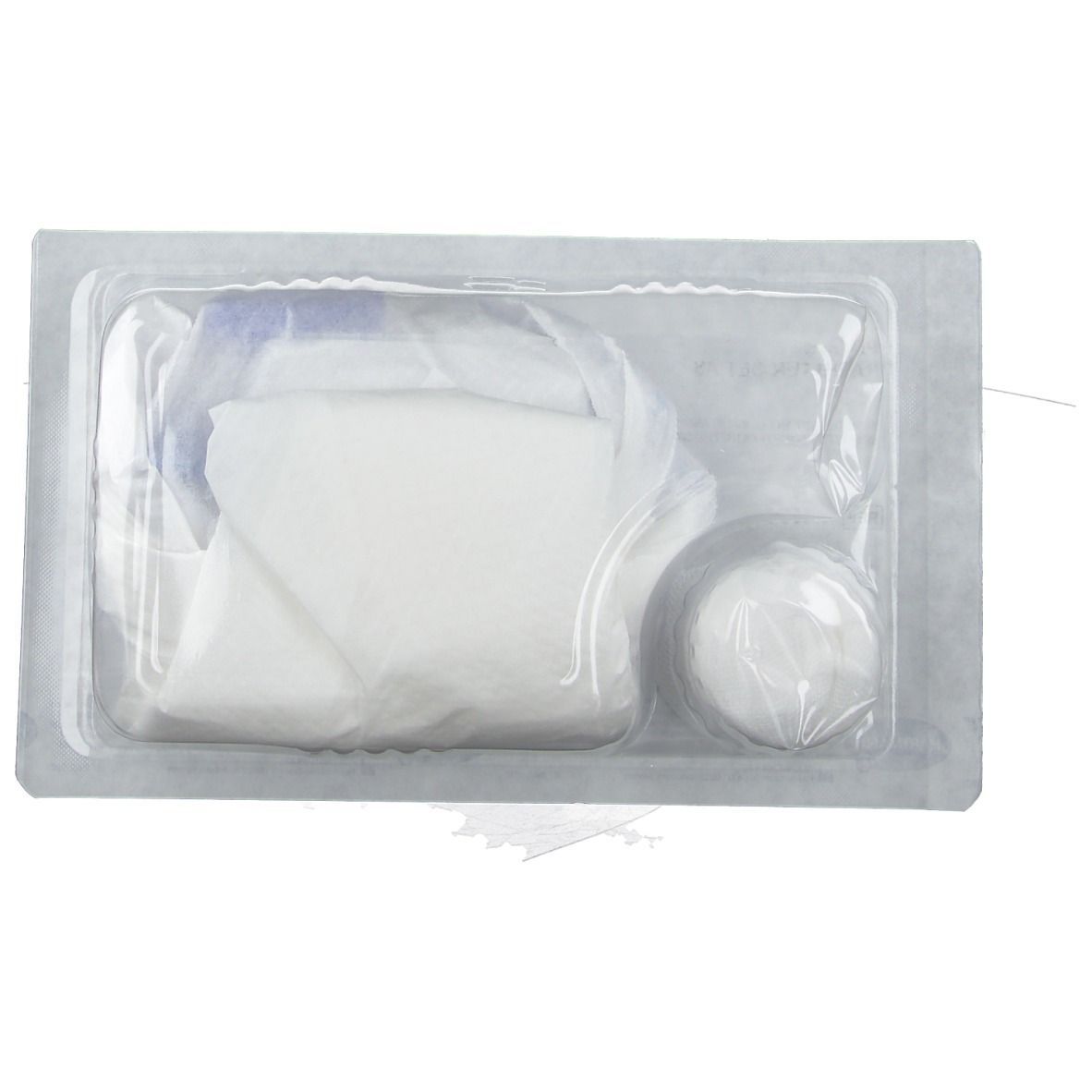 Steriles Katheter-Set in transparentem Tray. Enthält Tupfer, Kompressen und einen runden Gegenstand.