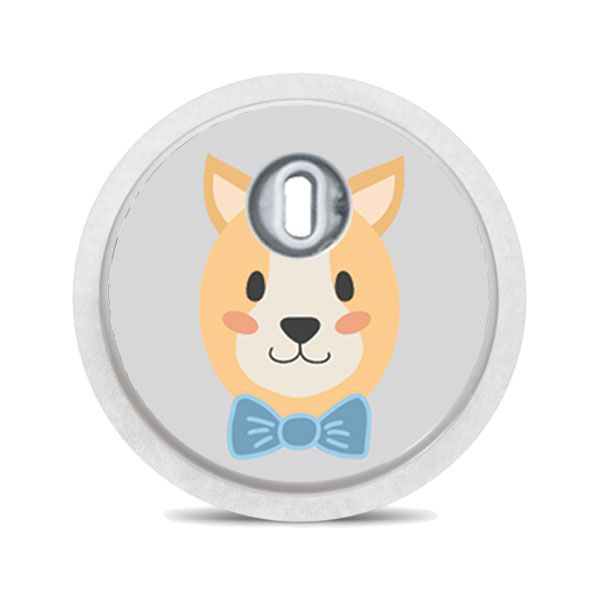 Runder Aufkleber mit einem Hundegesicht. Der Aufkleber hat ein Loch und einen Metallring.