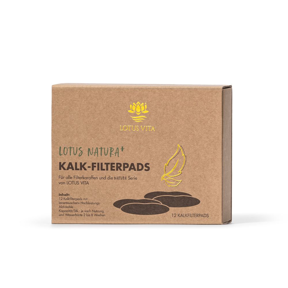 Kartonverpackung mit Produktnamen und Logo. Text: Lotus Natura+ Kalk-Filterpads. Enthält 12 Pads.