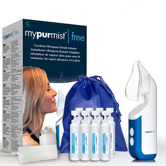 Produktverpackung mit Inhalator, Zubehör und einer Frau, die das Gerät benutzt. Enthält eine Box, eine Tasche, Ampullen und einen Inhalator. Marke: mypurmist free.