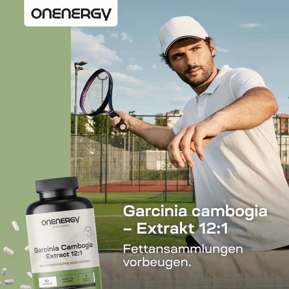 OnEnergy Garcinia Cambogia Extrakt 12:1 Flasche neben einem Mann mit Tennisschläger. Text: Fettansammlungen vorbeugen.