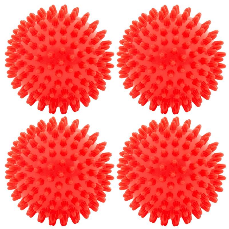 Vier rote Massagebälle mit Noppen. Kugelform.
