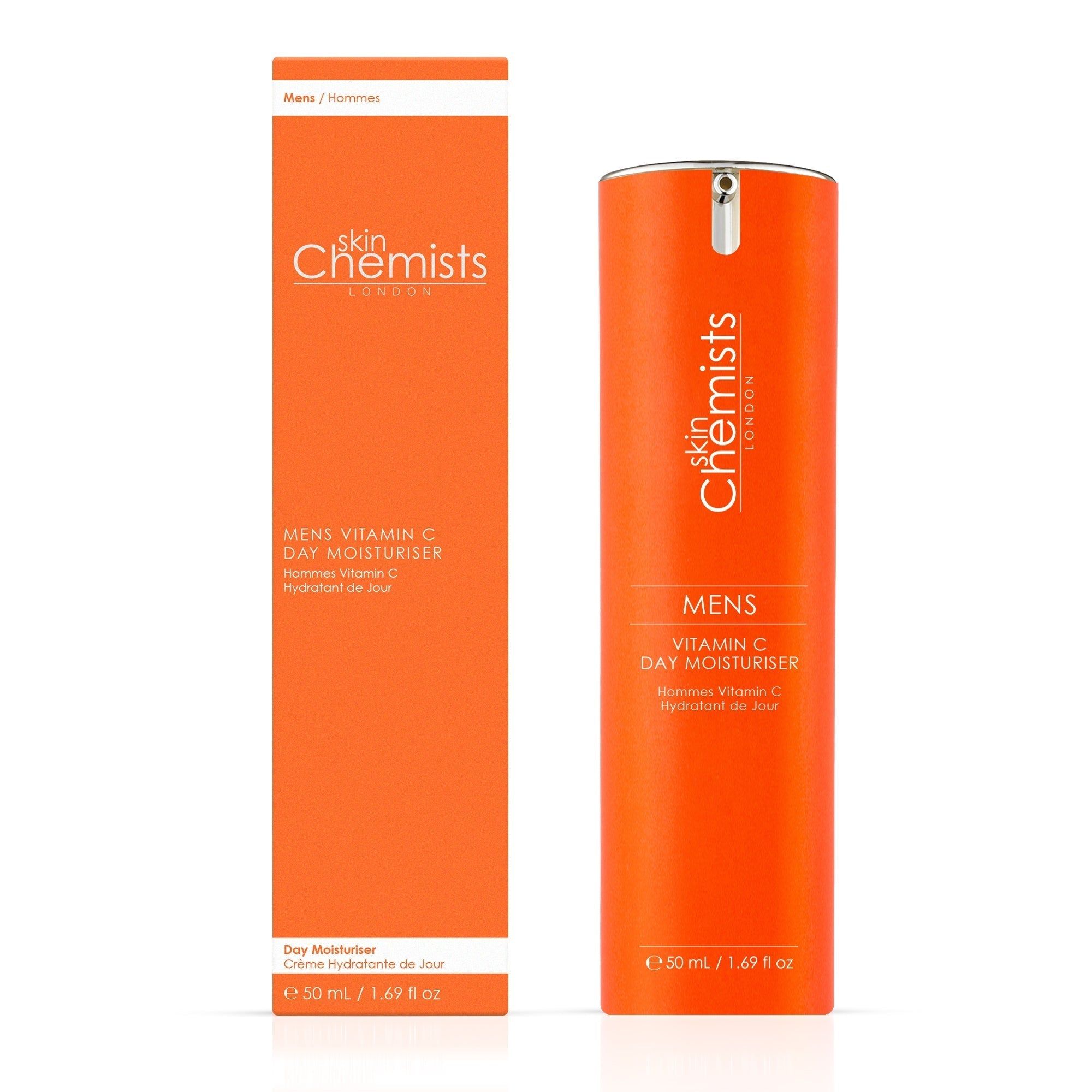 Eine orangefarbene Flasche und eine Schachtel. Auf der Flasche steht "MENS Vitamin C Day Moisturiser". Auf der Schachtel steht der Produktname.