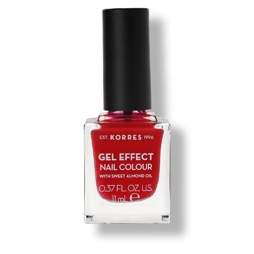 KORRES Sweet Almond Nail Colour (Rosy Red). Rote Nagellackflasche mit schwarzem Deckel. Text: Gel Effect Nail Colour.