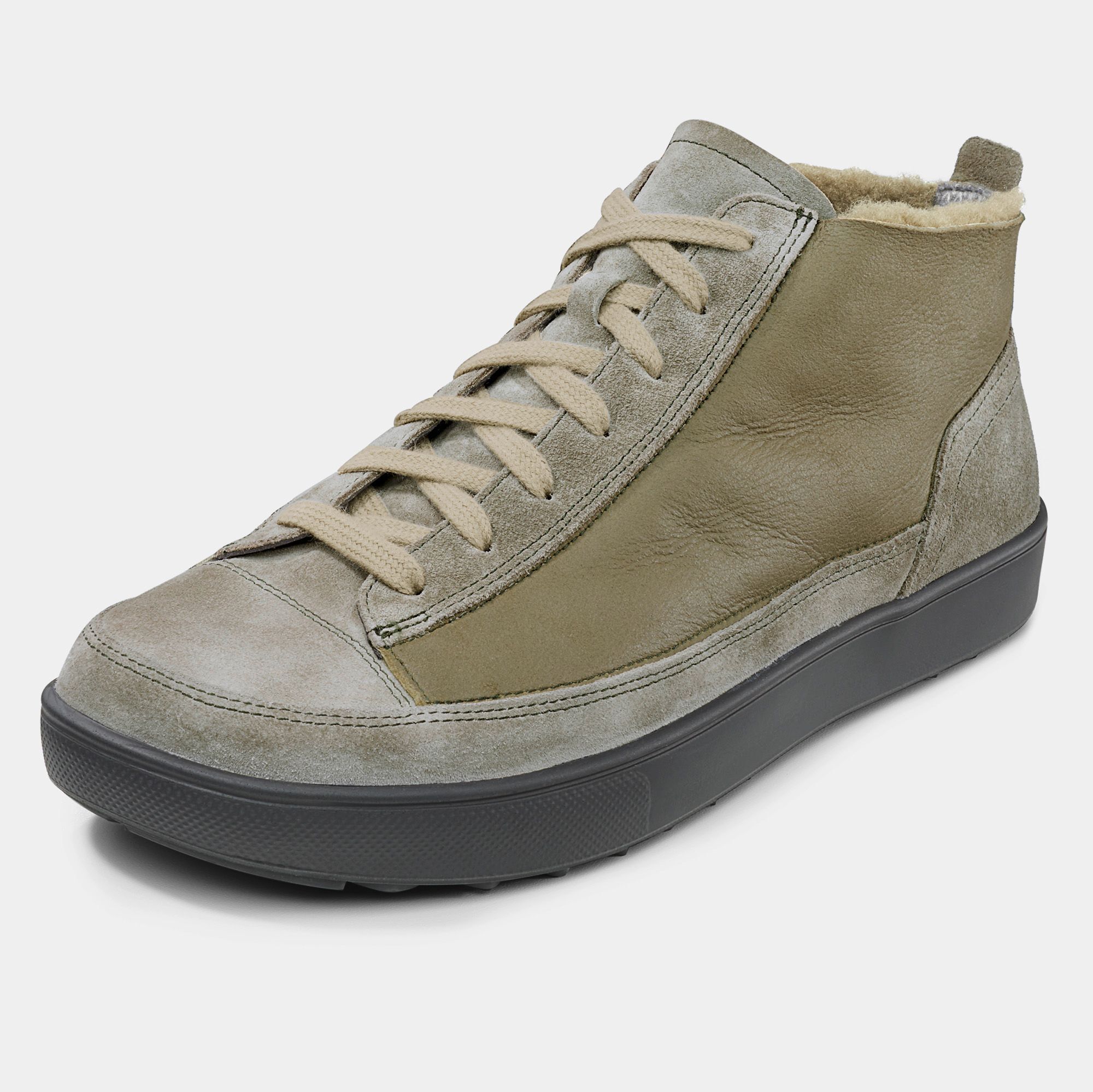Grüne Stiefelette mit Schnürsenkeln und Fellfutter. Graue Sohle. Hellgraue Schnürsenkel. Seitenansicht.