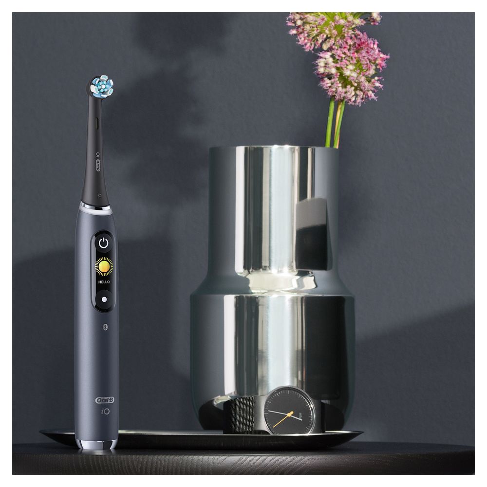 Oral-B - Elektrische Zahnbürste "iO Series 9 + Design Tasche - Black Onyx" in Schwarz
