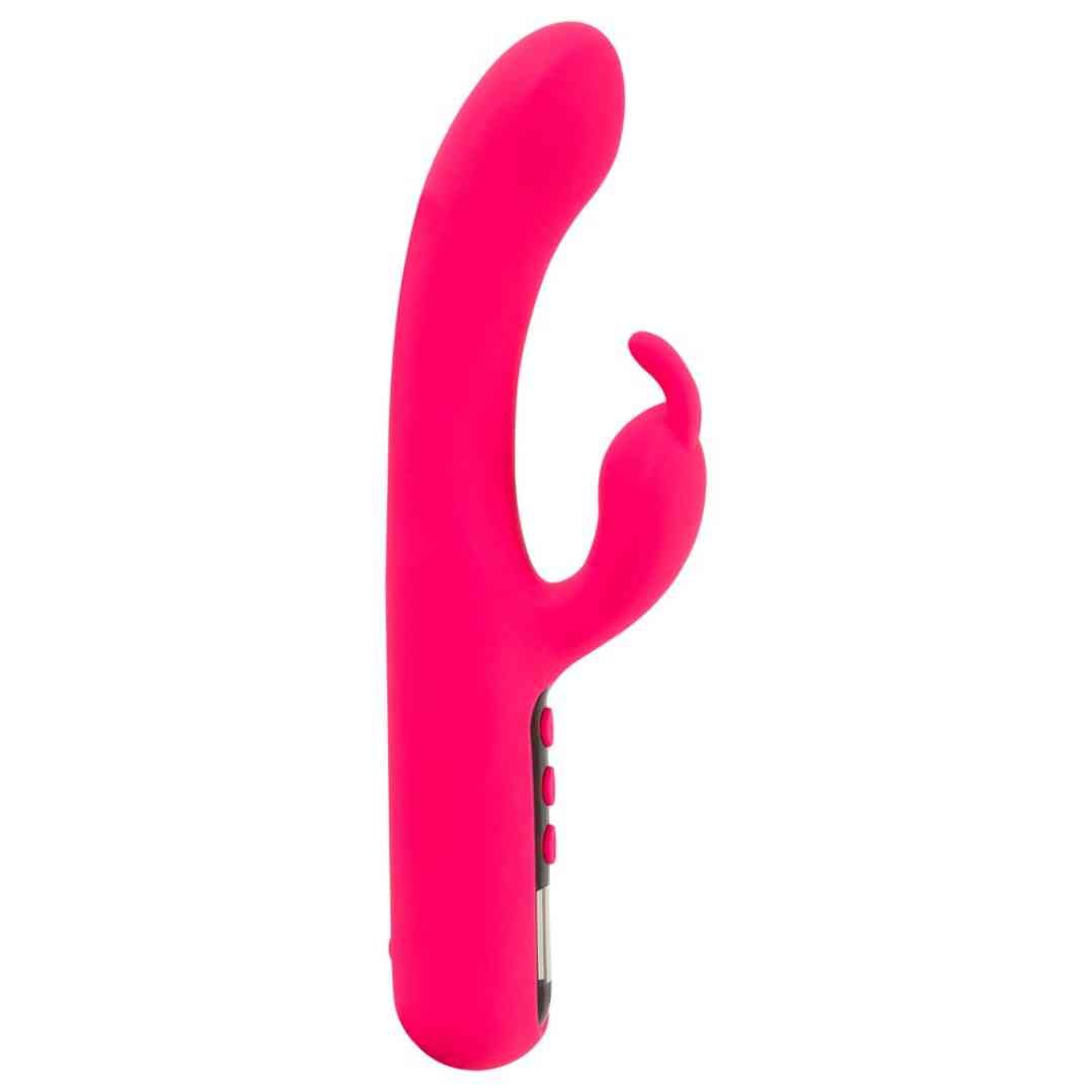 Pinkfarbener Vibrator mit gebogener Form und einem Hasenohren-Aufsatz. Er hat Knöpfe und eine längliche Form.