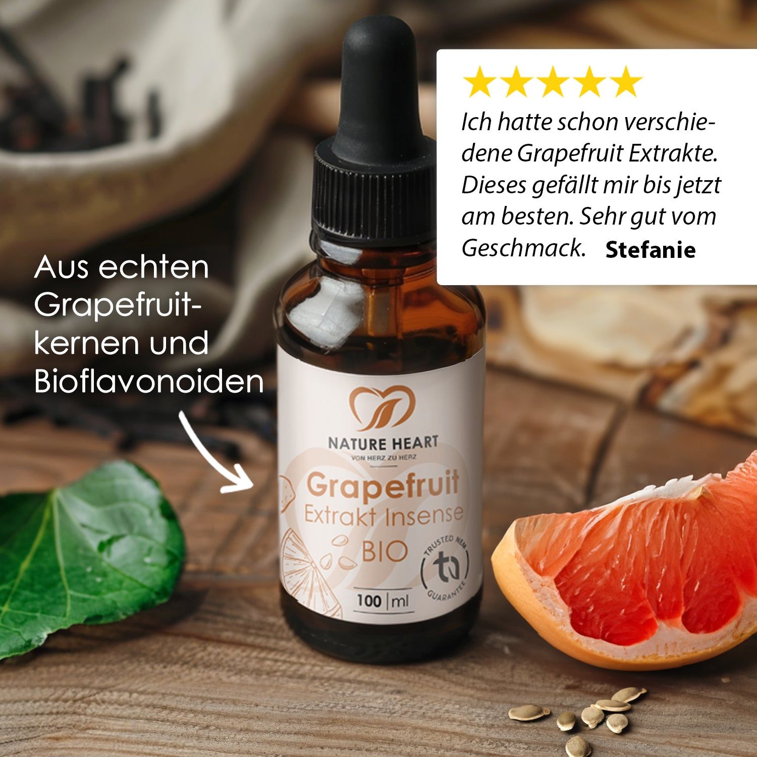 Braune Glasflasche mit Tropfer, Grapefruit und Blätter. Text: Grapefruit Extrakt Insense BIO, 100 ml. Zitat: Sehr gut vom Geschmack.