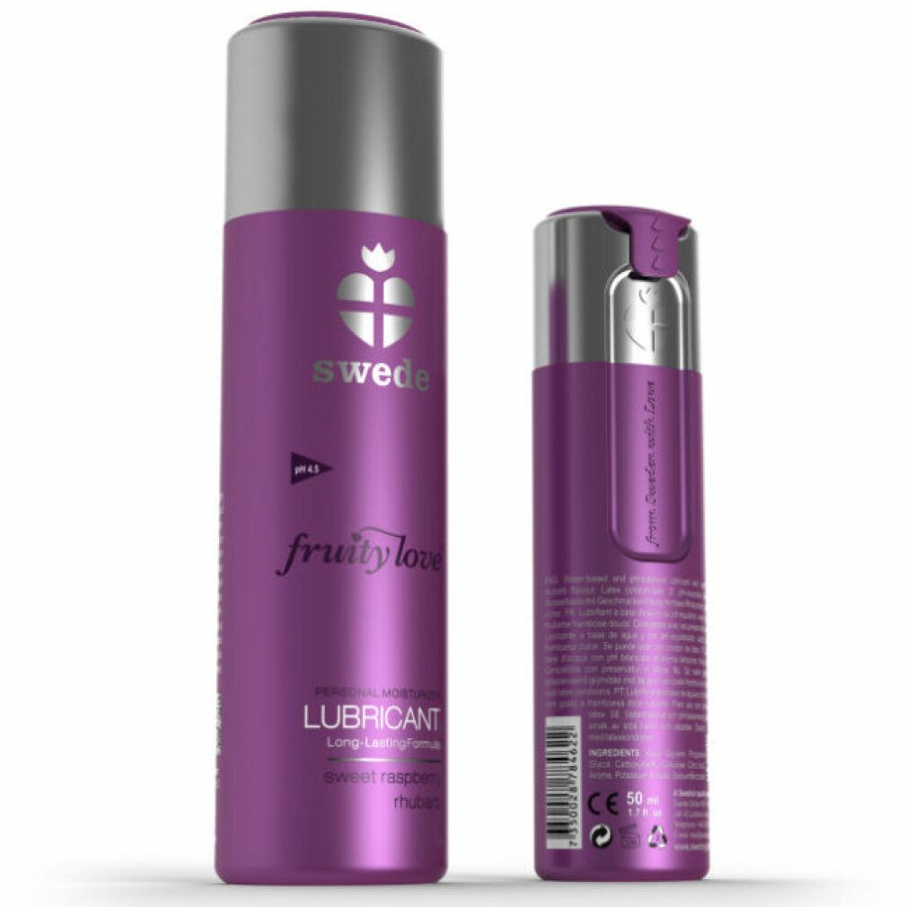 Zwei lila Flaschen mit silbernen Deckeln. Aufschrift: swede, fruity love, LUBRICANT. Text: sweet raspberry rhubarb. Rückseite mit Text.