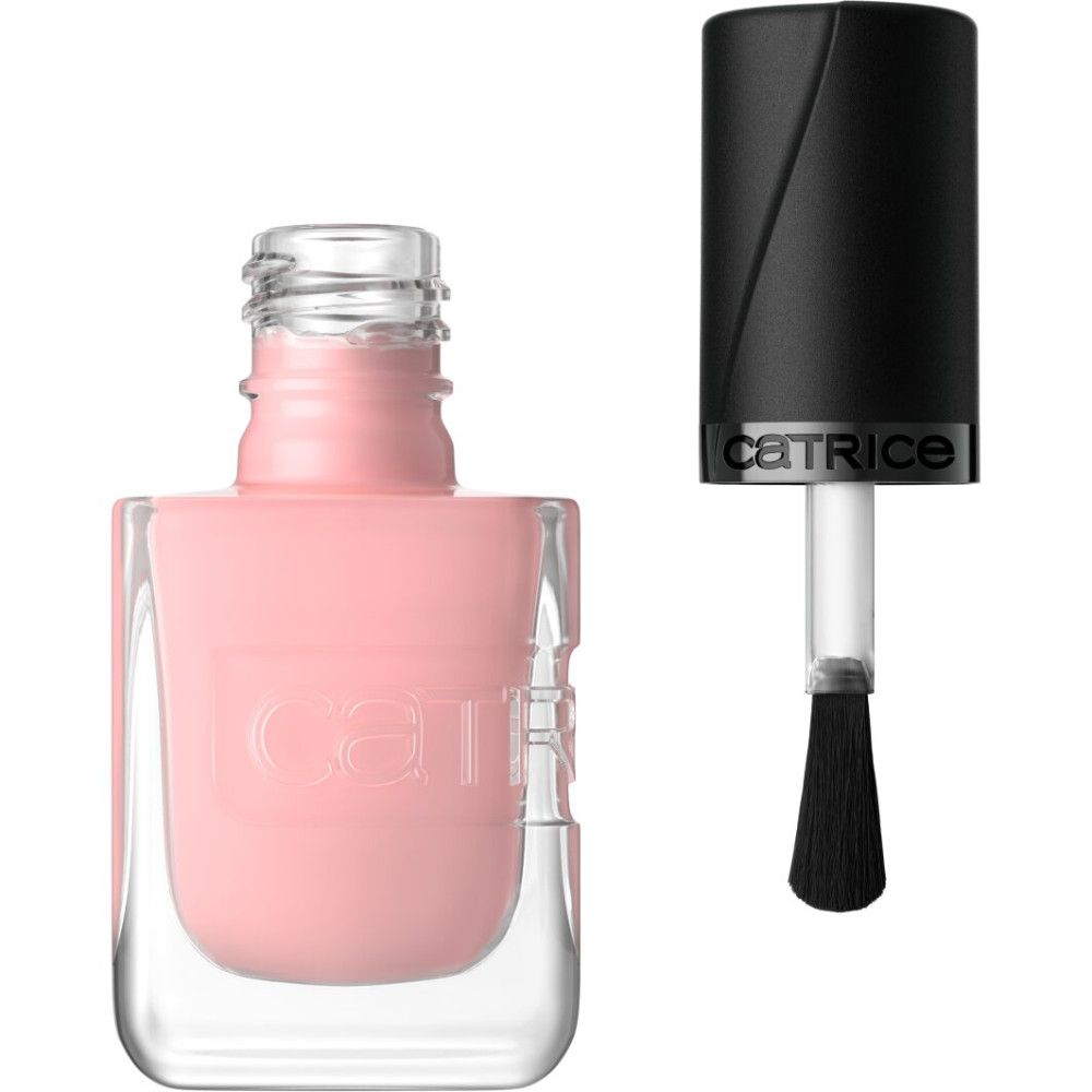 Ein hellrosa Nagellack in einer klaren Glasflasche mit schwarzem Deckel und Applikator. Die Marke 'catrice' ist auf der Flasche und dem Deckel sichtbar.