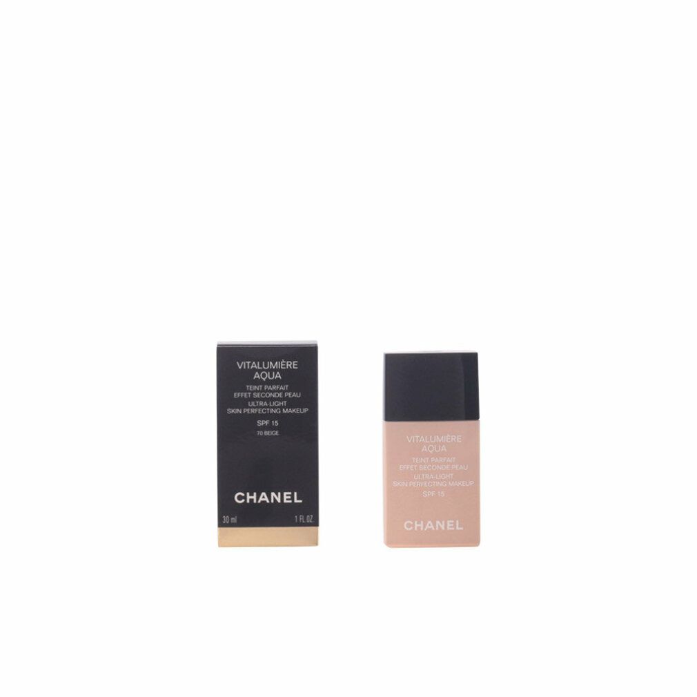 Chanel Vitalumiere Aqua Make up SPF 15. Flasche und Verpackung. Text: Chanel, Vitalumiere Aqua, SPF 15, 30 ml, 1 FL.OZ.
