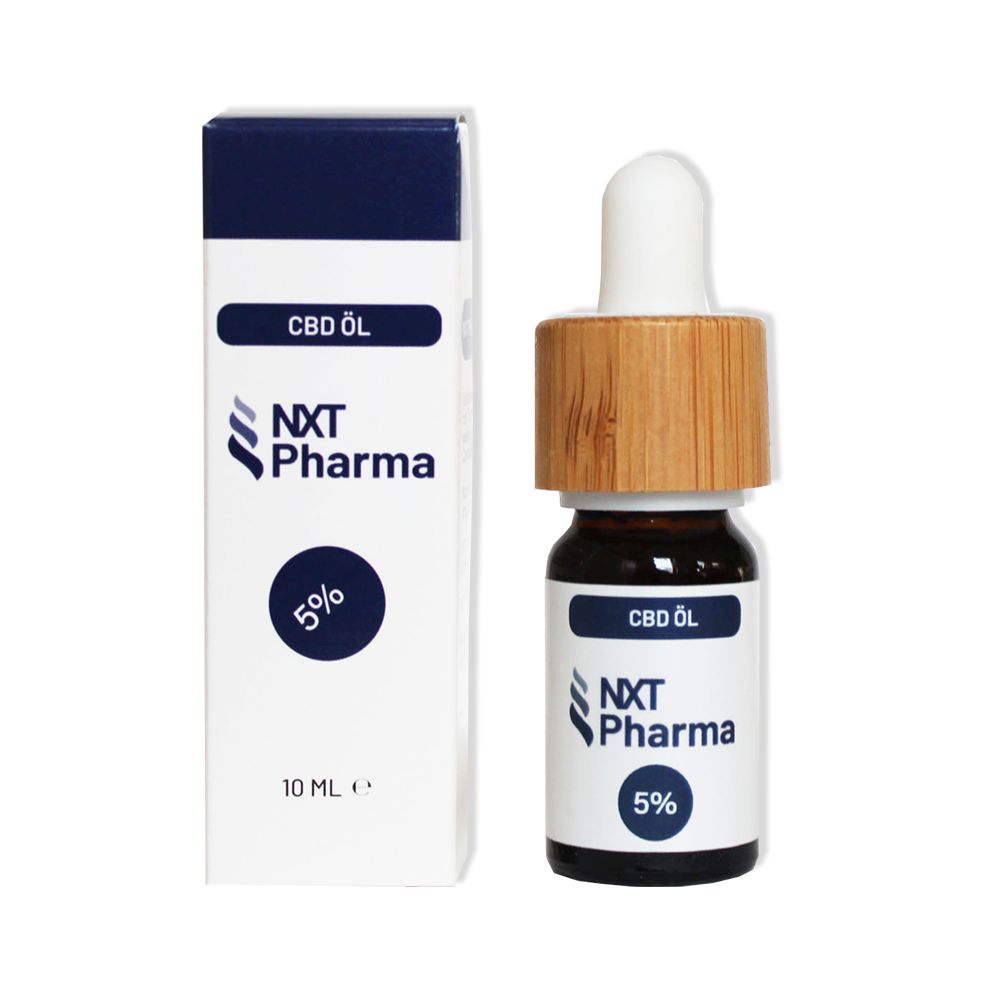 CBD Öl Flasche und Verpackung. Flasche mit Holzverschluss und Pipette. Verpackung mit Logo und 5%.