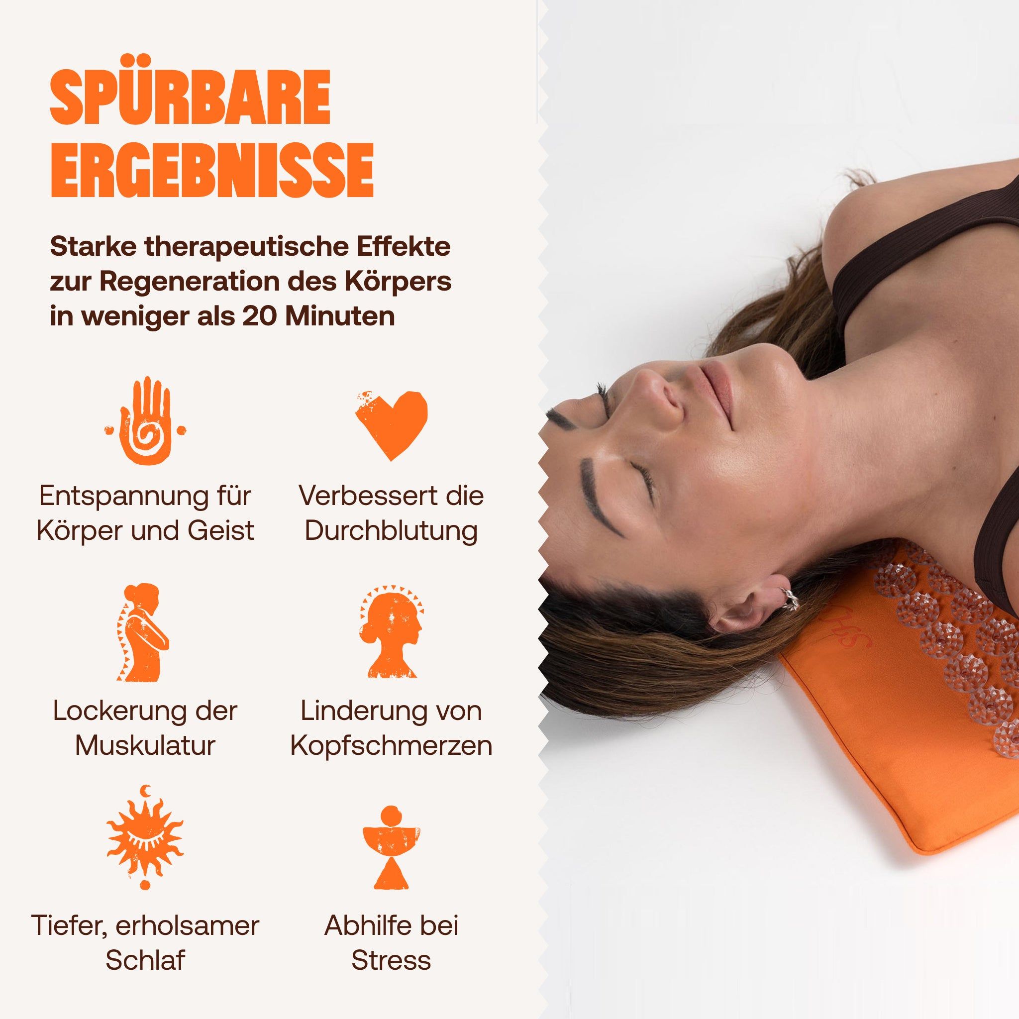 Frau liegt entspannt auf einer orangefarbenen Akupressurmatte, mit Text über Vorteile.