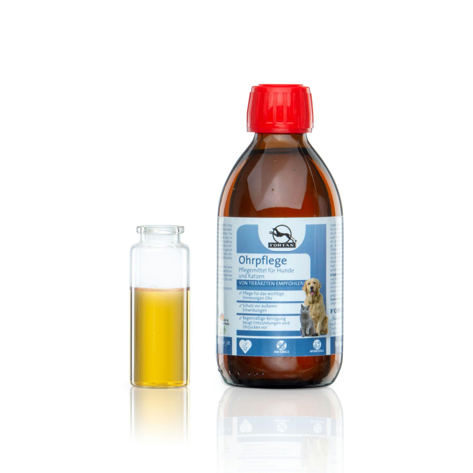 Braune Flasche mit rotem Verschluss und kleine, transparente Flasche. Beide enthalten Flüssigkeit. Etikett mit Produktname und Logo.