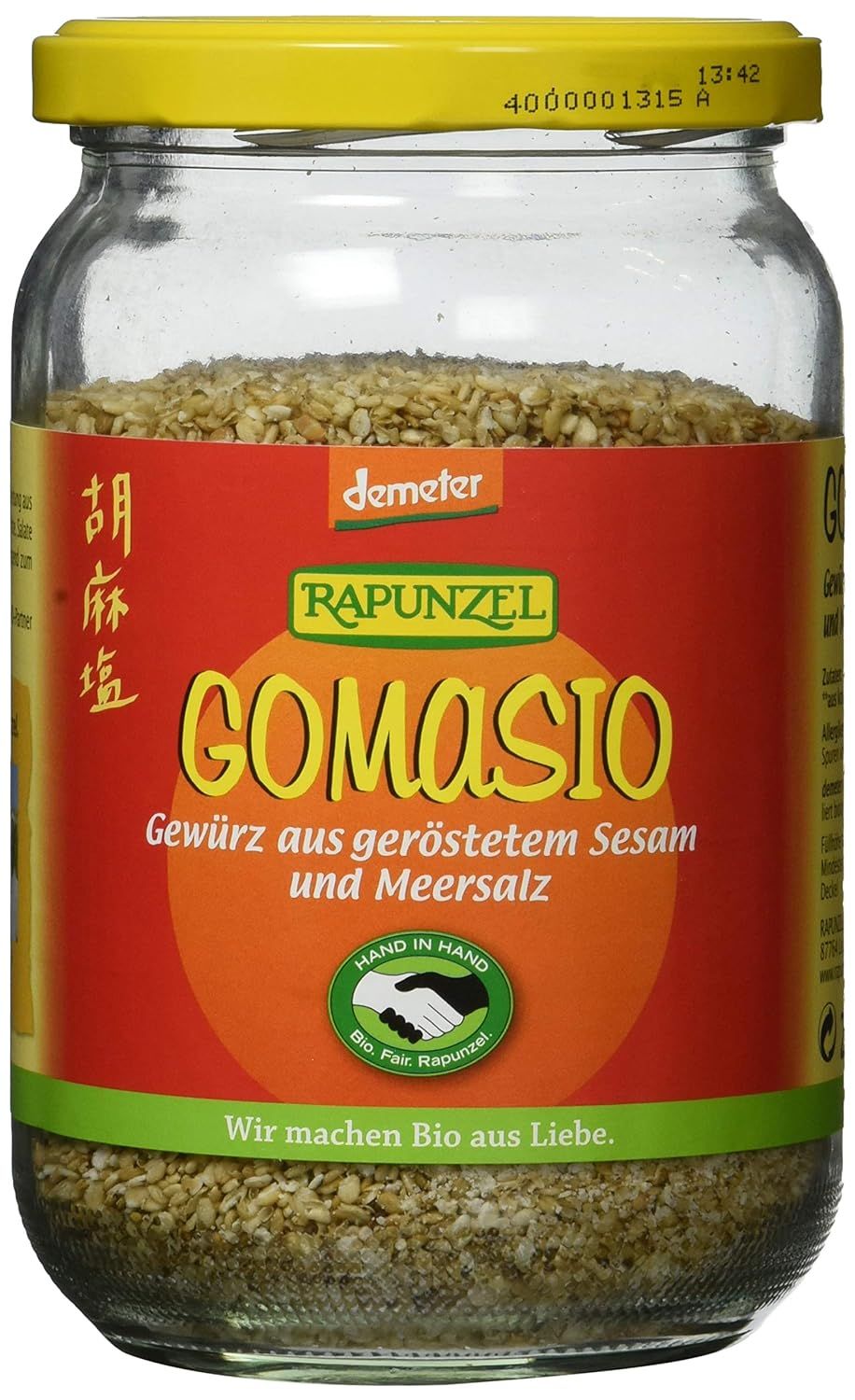 Rapunzel Gomasio Gewürz aus geröstetem Sesam und Meersalz im Glas, Nahaufnahme.