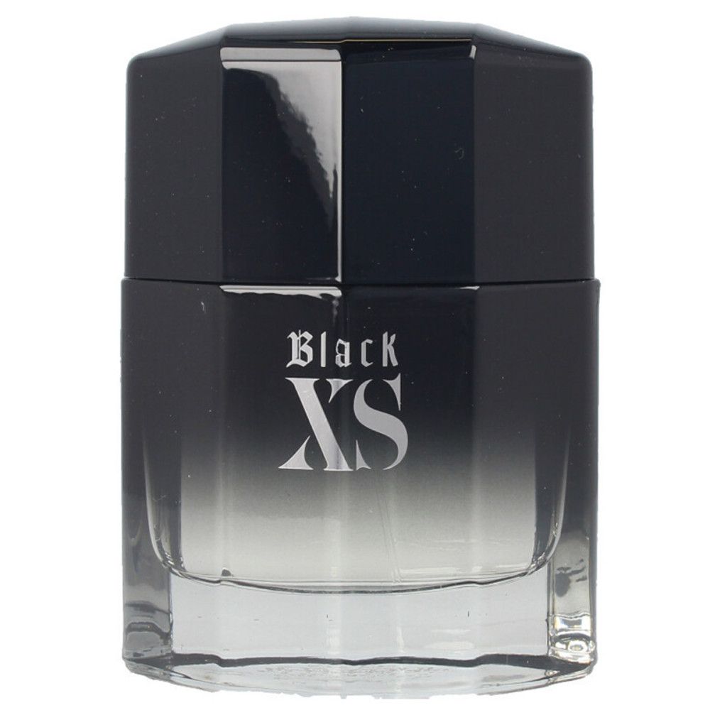 Schwarzer Flakon mit schwarzem Deckel. Aufschrift "Black XS". Farbverlauf von transparent zu schwarz.
