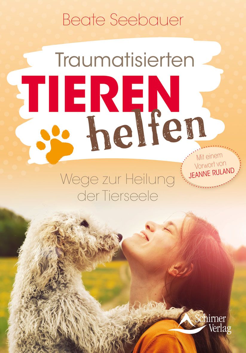 Buchcover mit Titel "Traumatisierten Tieren helfen". Frau und Hund, Pfote-Symbol. Autorin: Beate Seebauer. Verlag: Schirner Verlag.