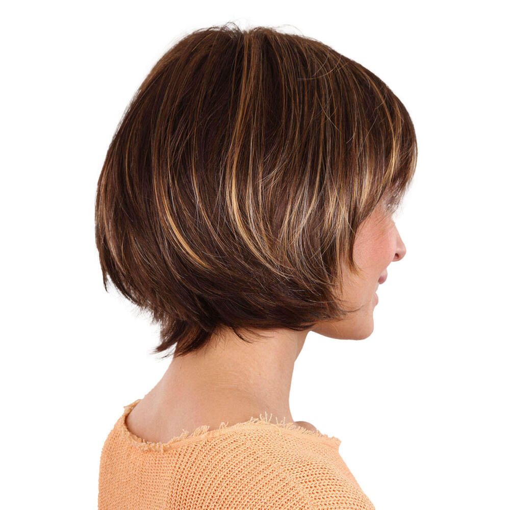 Perücke Maren von trendhair. Bob-Frisur, braun mit helleren Strähnen. Seitenansicht einer Frau.