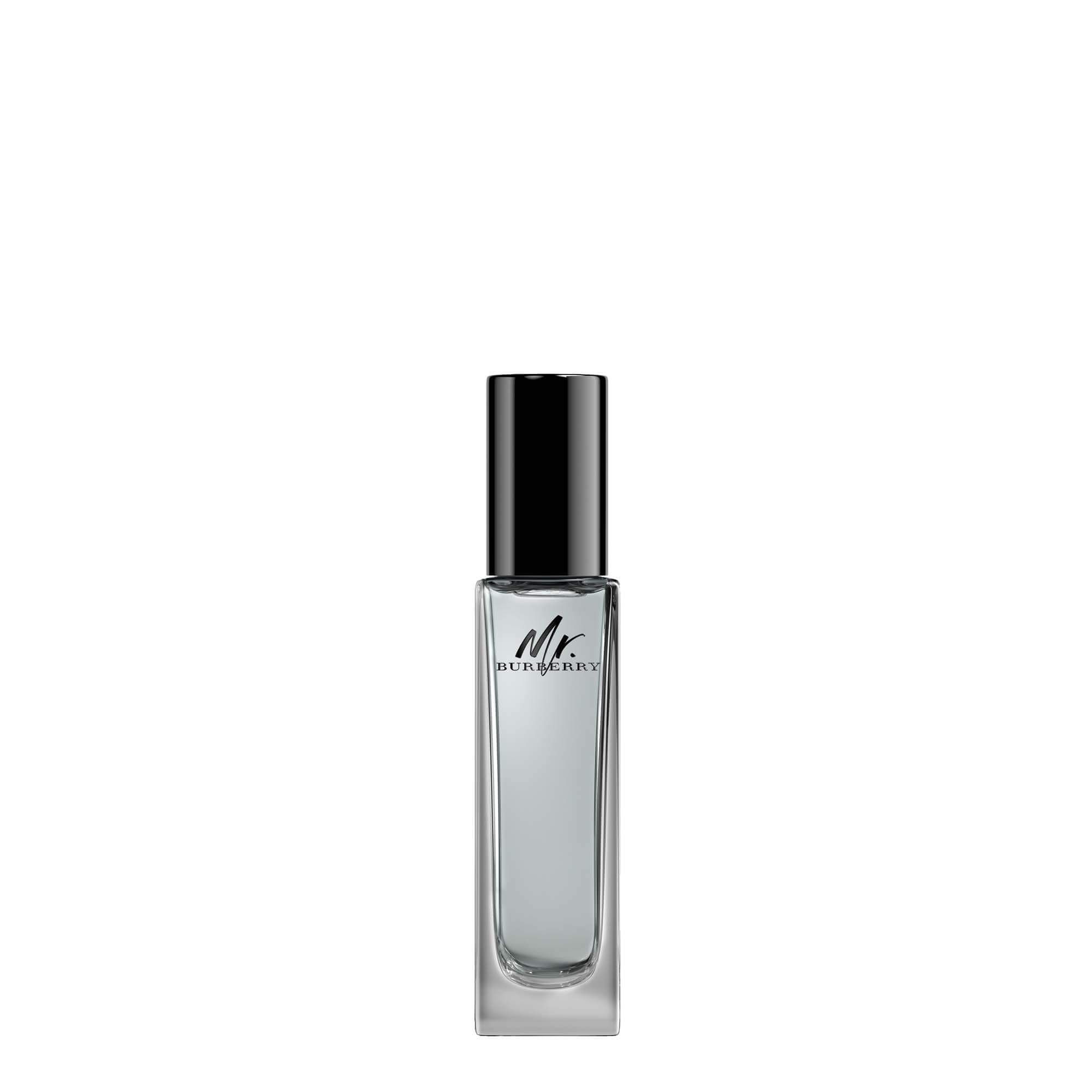 Mr. Burberry Edt Spray Flakon. Rechteckiger Glasflakon mit schwarzem Verschluss. Aufschrift Mr. Burberry.