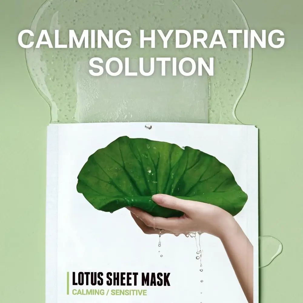 Verpackung der ROVECTIN Lotus Sheet Mask. Aufdruck: Lotus Sheet Mask, beruhigend/empfindlich, Lotusblume, Glutathion, Niacinamid, Xylitol, Houttuynia Cordata.