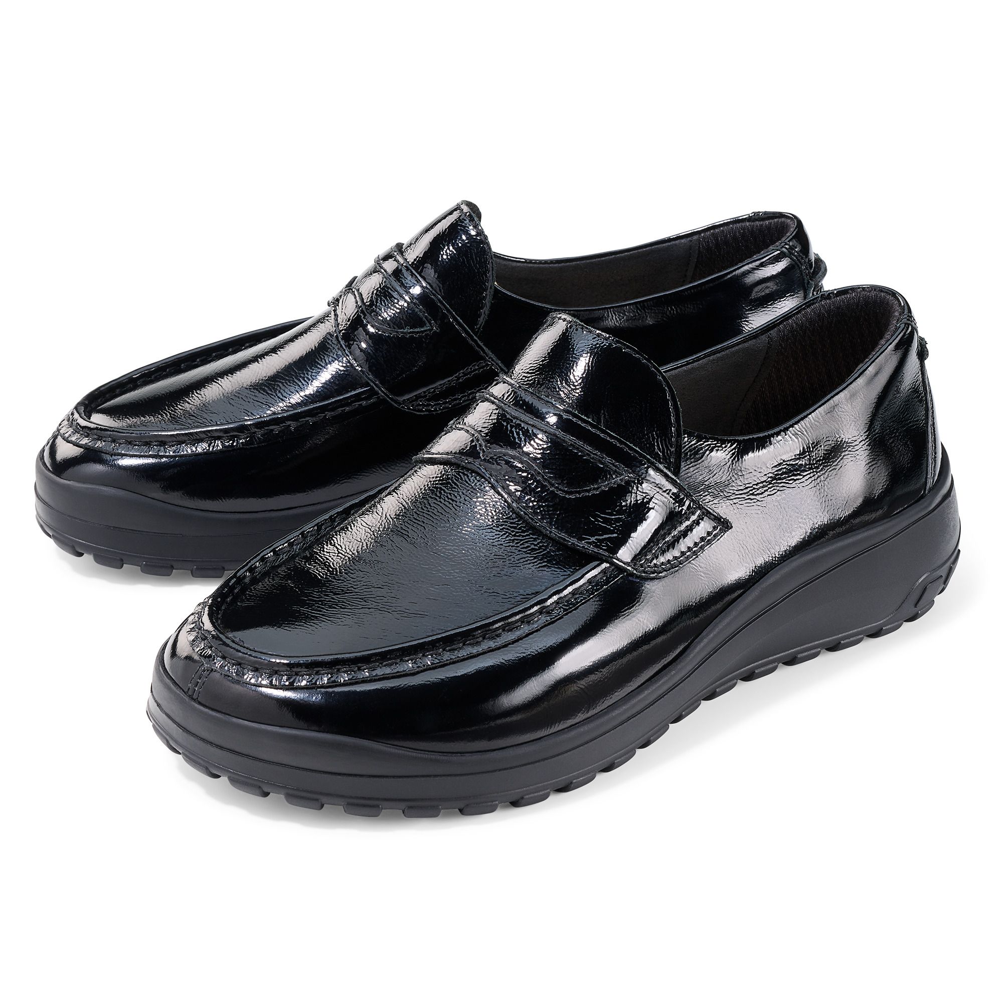 Schwarze Lack-Slipper, breite Passform, Paar mit Plateau-Sohle.