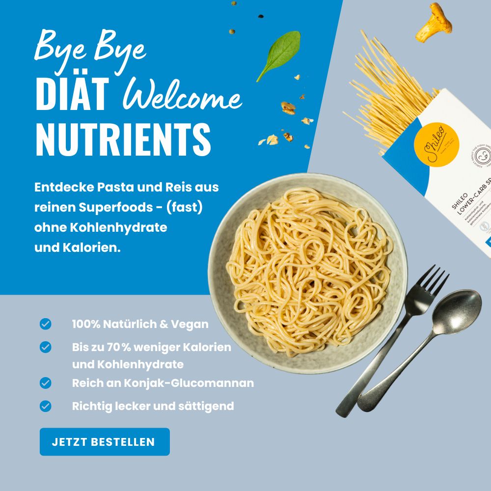 Teller mit Spaghetti. Gabel und Löffel daneben. Aufdrucke: Logo, Produktname. Text: Diät, Nährstoffe, Superfoods, ohne Kohlenhydrate und Kalorien.