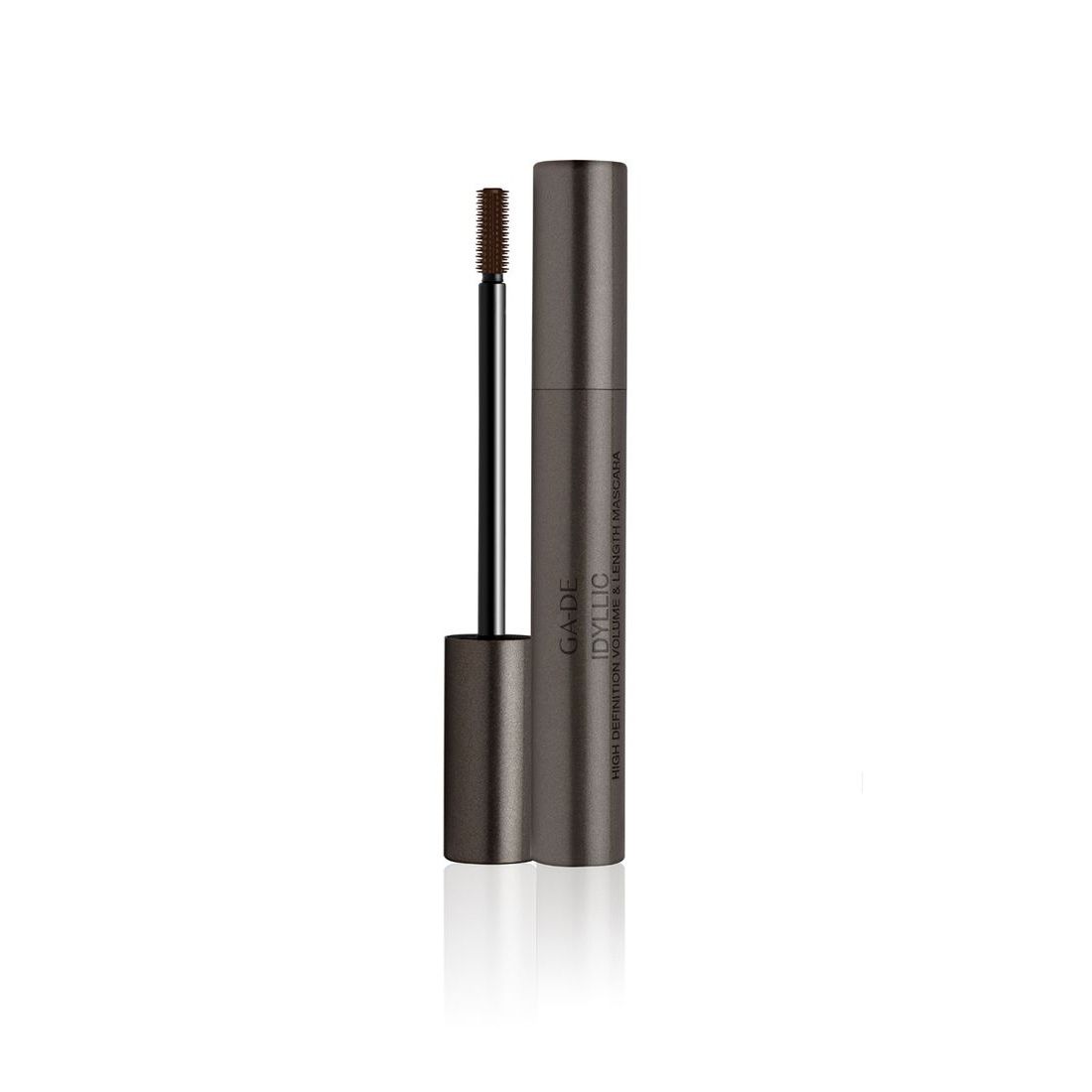 Ga-De Idyllic Mascara. Dunkelbraune Mascarabürste und -tube. Aufschrift: Idyllic, Volume & Lenght.