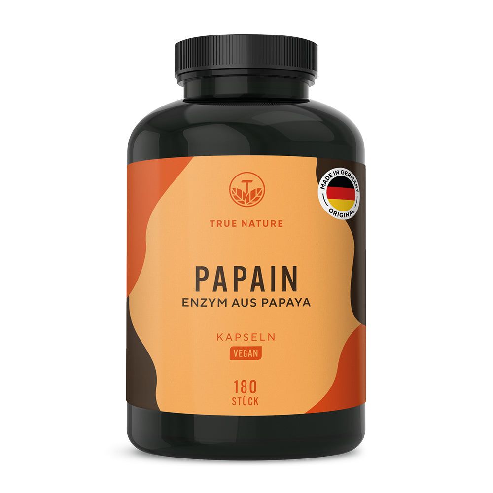 Braune Flasche mit orangefarbenem Etikett. Aufschrift: PAPAIN, Kapseln, 180 Stück, Vegan. Siegel: Made in Germany.