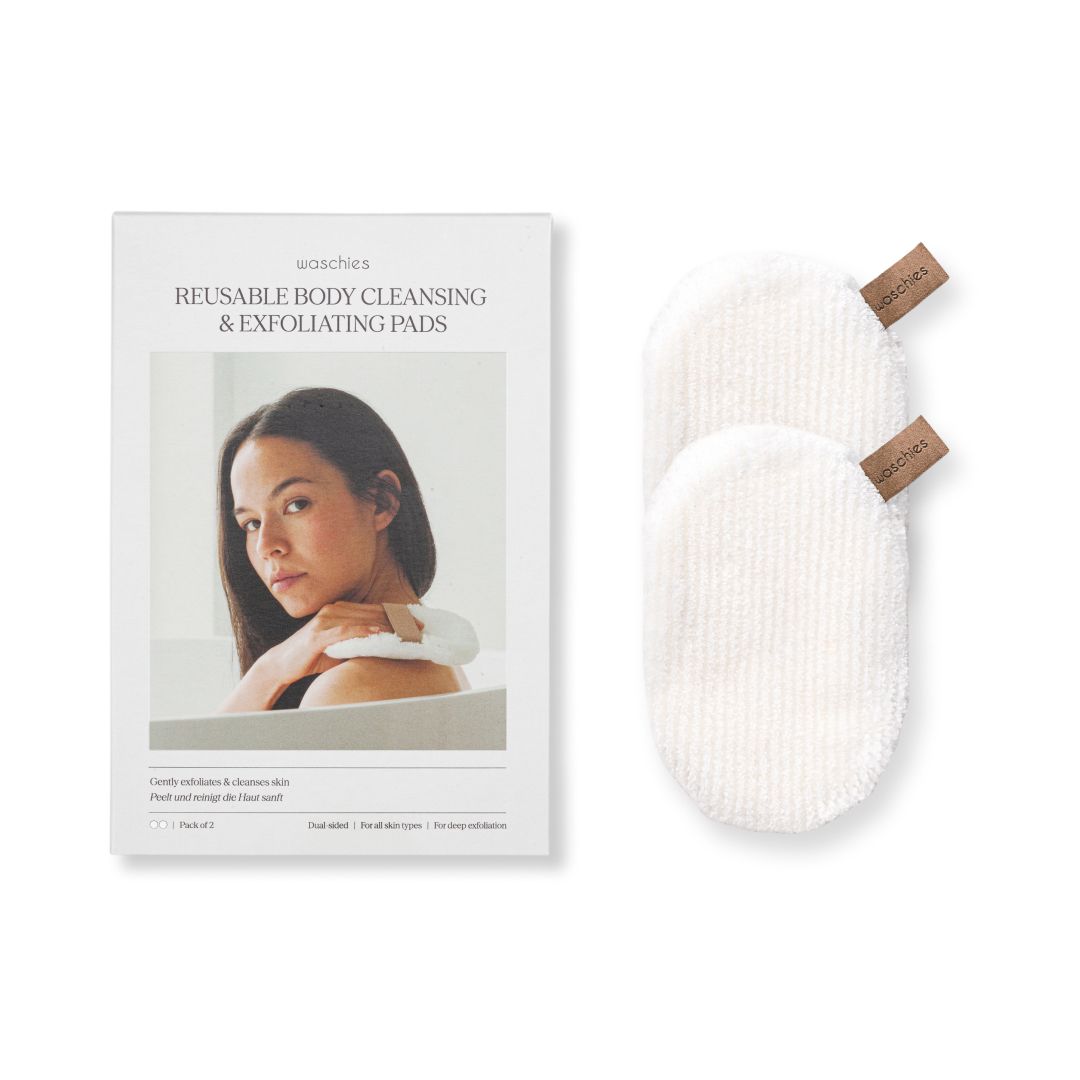 Verpackung Waschies: Reusable Body Cleansing & Exfoliating Pads. Zwei Waschies-Peelingpads und eine Frau, die ein Pad benutzt.