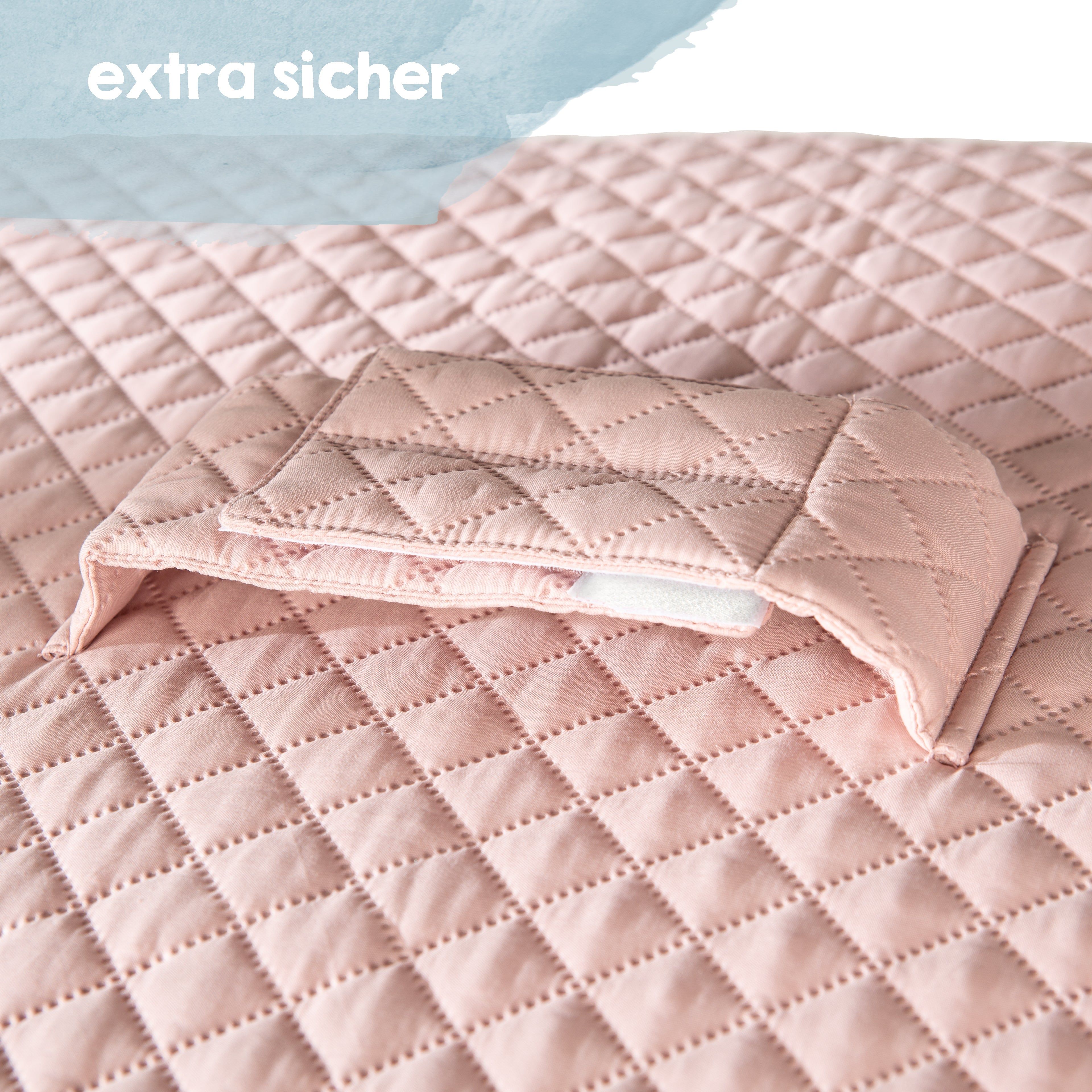 Detail der Wickelauflage. Rosa Steppung, gepolsterter Bereich. Text: extra sicher.