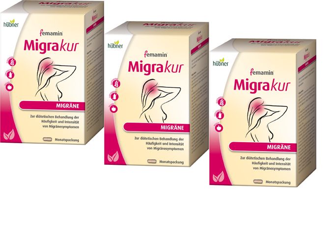 Drei Schachteln Femamin Migrakur. Auf jeder Schachtel: Logo, Produktname, Abbildung einer Frau mit Migräne, Text.