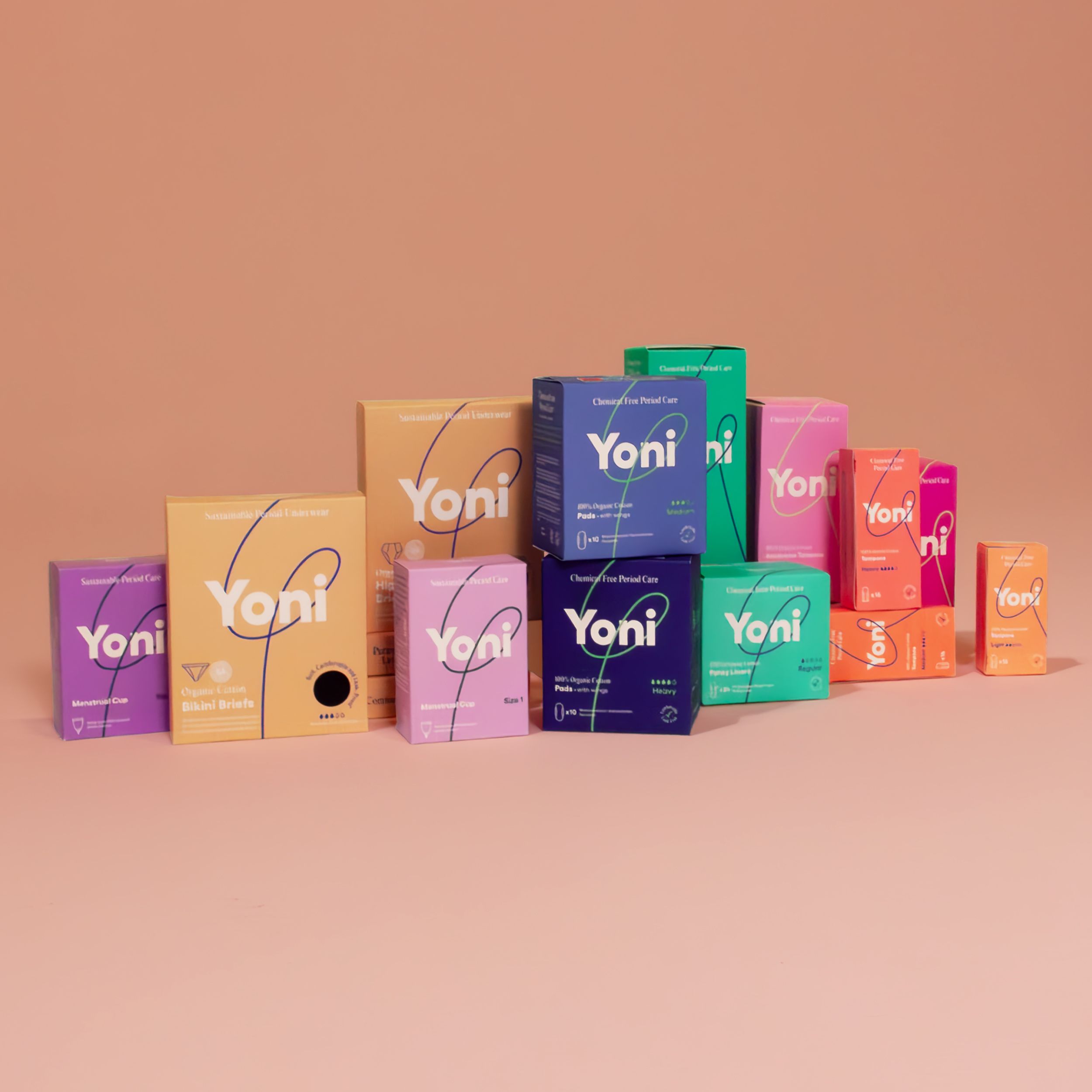 Verschiedene Verpackungen der Yoni Culotte menstruelle. Mehrere Farben und Größen.