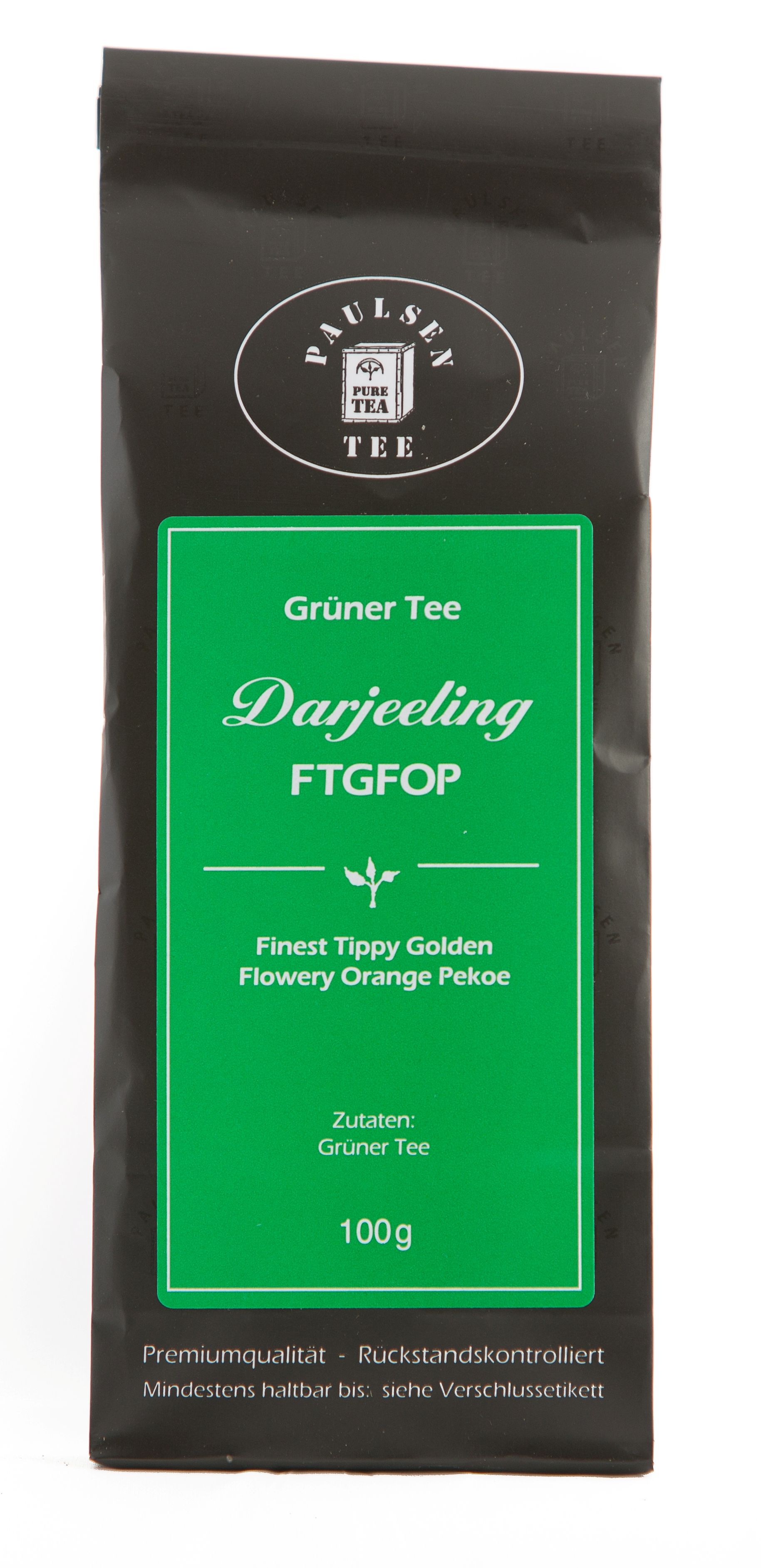 Schwarze Verpackung mit grünem Etikett. Darjeeling FTGFOP, grüner Tee. Text: Paulsen Tee, 100g, Premiumqualität.