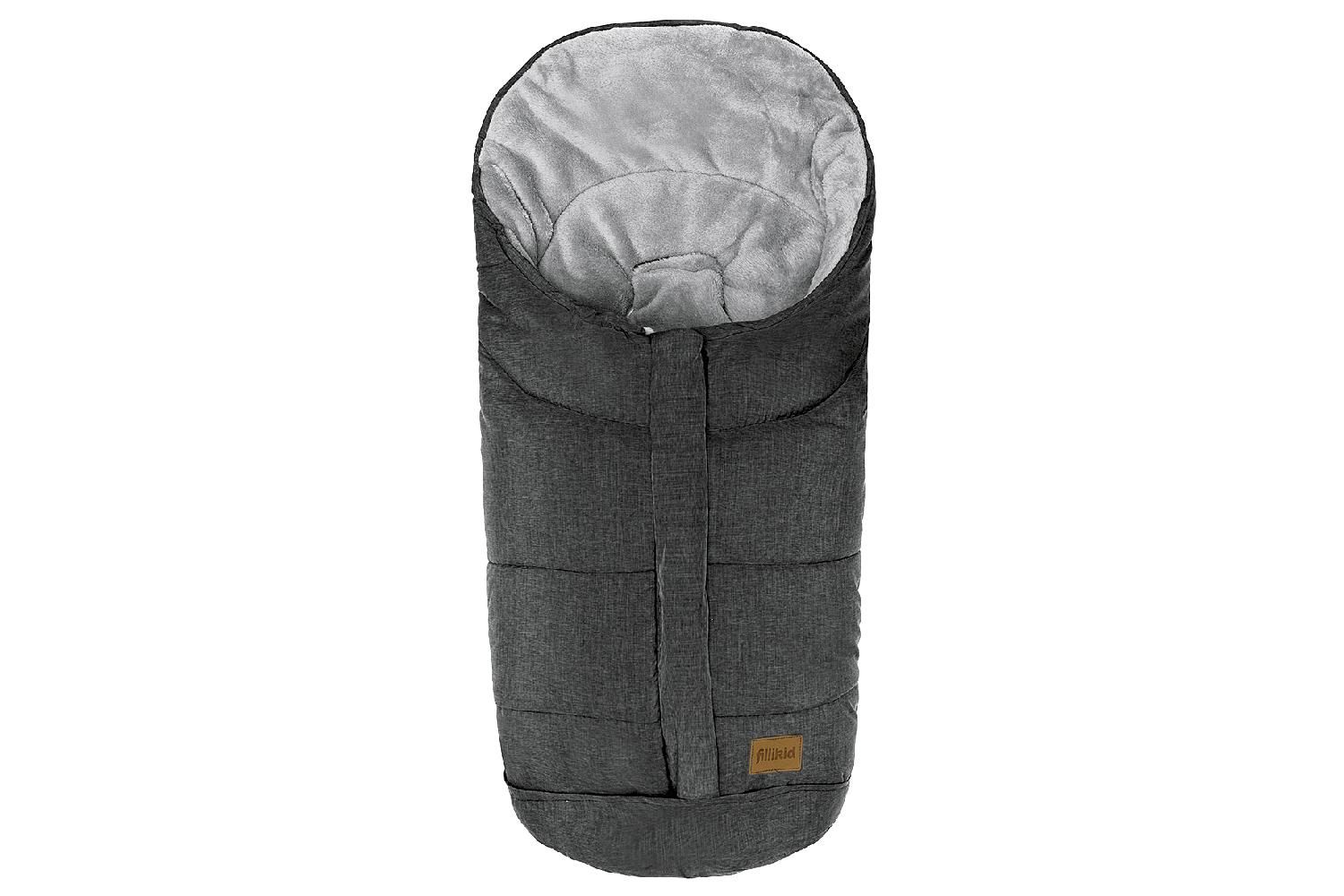 Dunkelgrauer Winterfußsack mit gesteppter Oberfläche und hellem Innenfutter. Kleines Markenlogo unten.