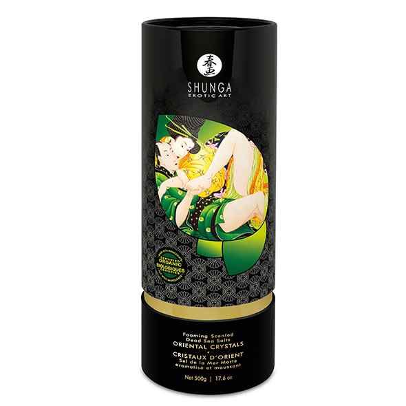 Zylindrische Verpackung. Schwarzer Deckel, goldfarbener Boden. Abbildung erotischer Kunst. Text: SHUNGA EROTIC ART, Oriental Crystals, 500g.