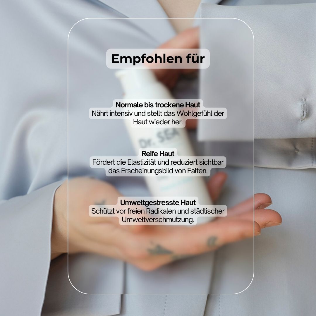 Produktflasche in Händen. Text: Empfohlen für: normale bis trockene Haut, reife Haut, umweltgestresste Haut.