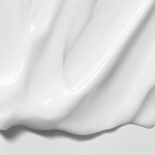 Abstrakte Nahaufnahme von weißer, cremiger Lotion mit weichen Wellen.