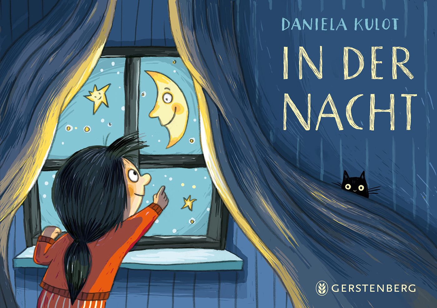 Buchcover mit Titel "In der Nacht". Kind schaut aus Fenster auf Mond und Sterne. Schwarze Katze im Vorhang.