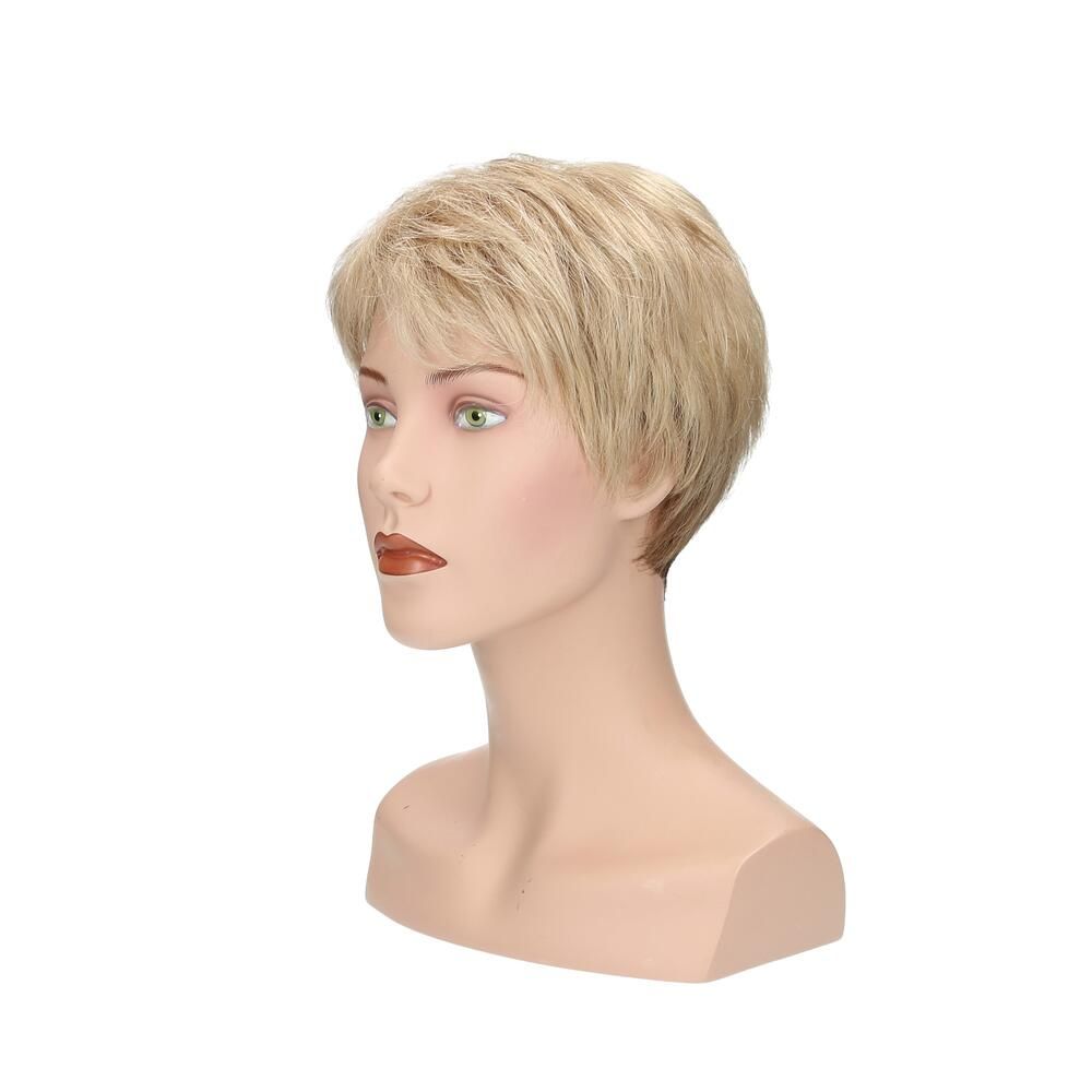 Blonde Perücke auf einem Schaufensterkopf. Seitenansicht. Kurze, gewellte Haare. Hautfarbener Kopf.