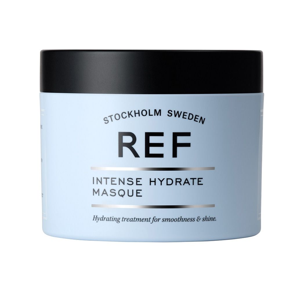 Hellblaues Tiegel mit schwarzem Deckel. Aufschrift: REF, Intense Hydrate Masque. Text: Hydrating treatment for smoothness & shine.