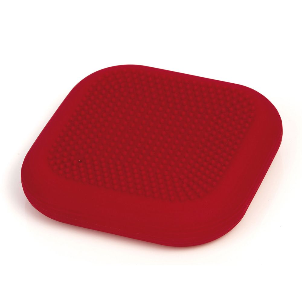 Rotes, quadratisches Kissen mit abgerundeten Ecken. Oberfläche mit Noppen. Erhöhter Rand.