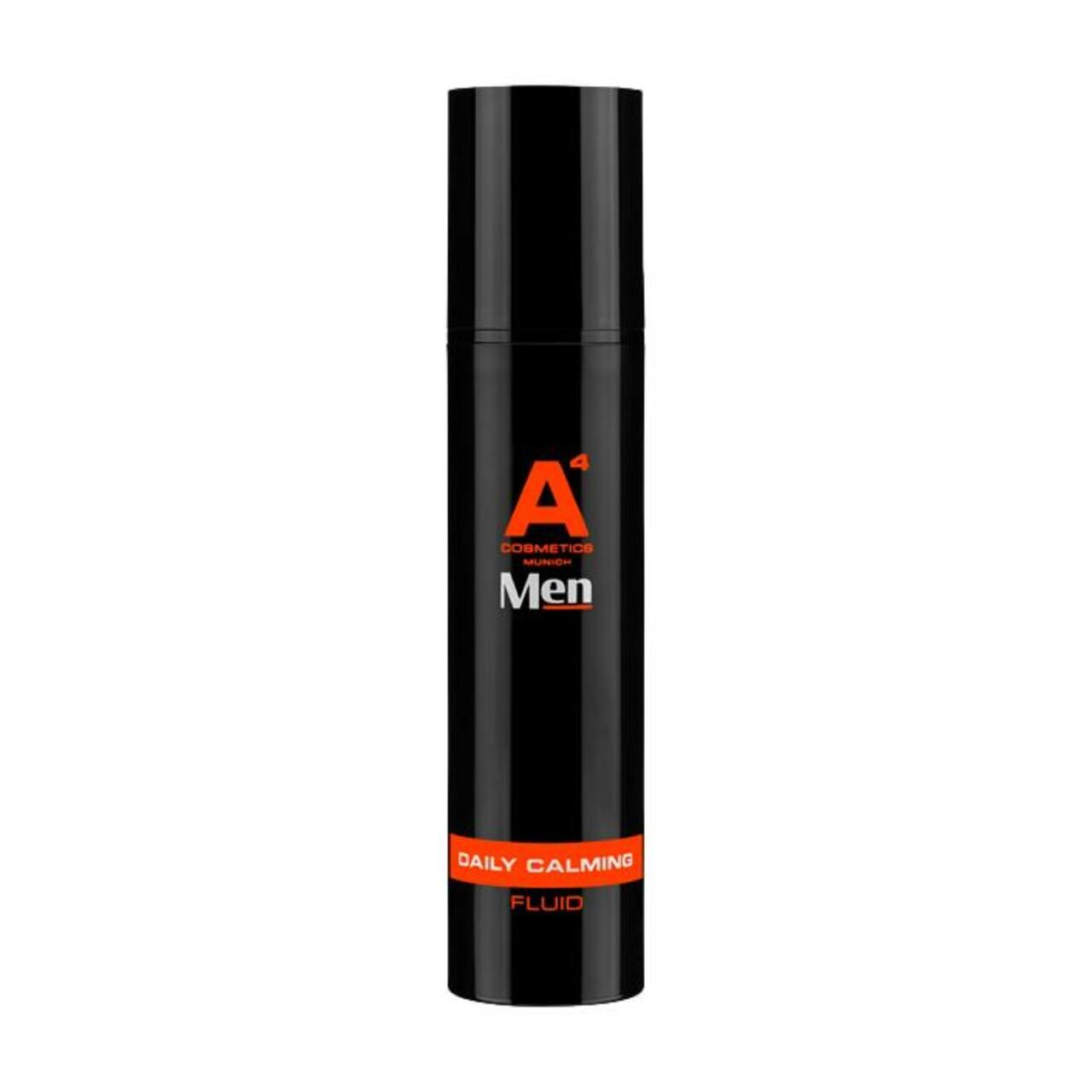 Schwarze Flasche mit orangefarbenem Streifen. Aufschrift: A4 Cosmetics Men, Daily Calming Fluid.