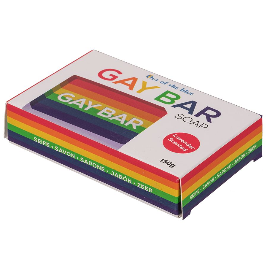 Seife in Verpackung. Regenbogenfarbenes Design mit Schriftzug GAY BAR. Verpackung mit Fenster.