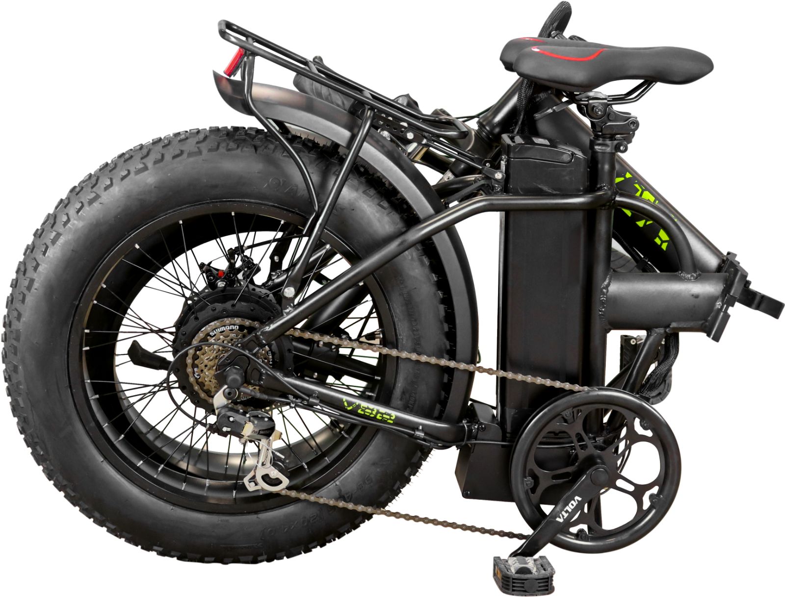Schwarzes Elektro-Fatbike, zusammengeklappt. Große Reifen, Gepäckträger, V-Logo. Details wie Kette und Bremsscheibe sichtbar.