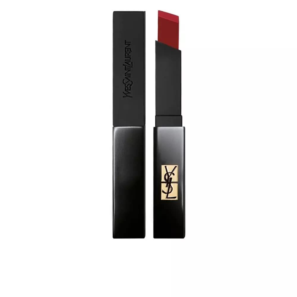 Schwarzer Yves Saint Laurent Lippenstift, 307 Fiery Spice. Geöffnete Kappe, rote Lippenstiftspitze sichtbar.