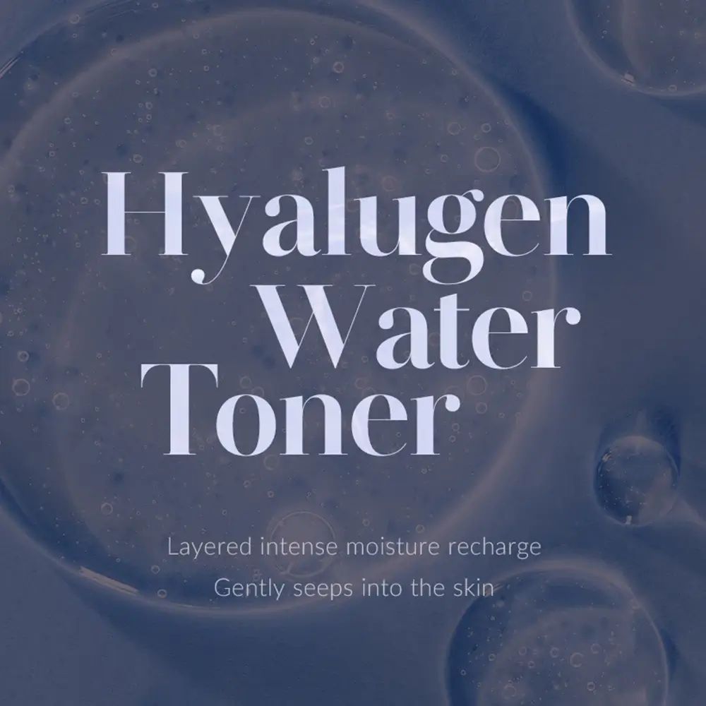 Nahaufnahme von Hyalugen Water Toner. Text: Layered intense moisture recharge, Gently seeps into the skin.